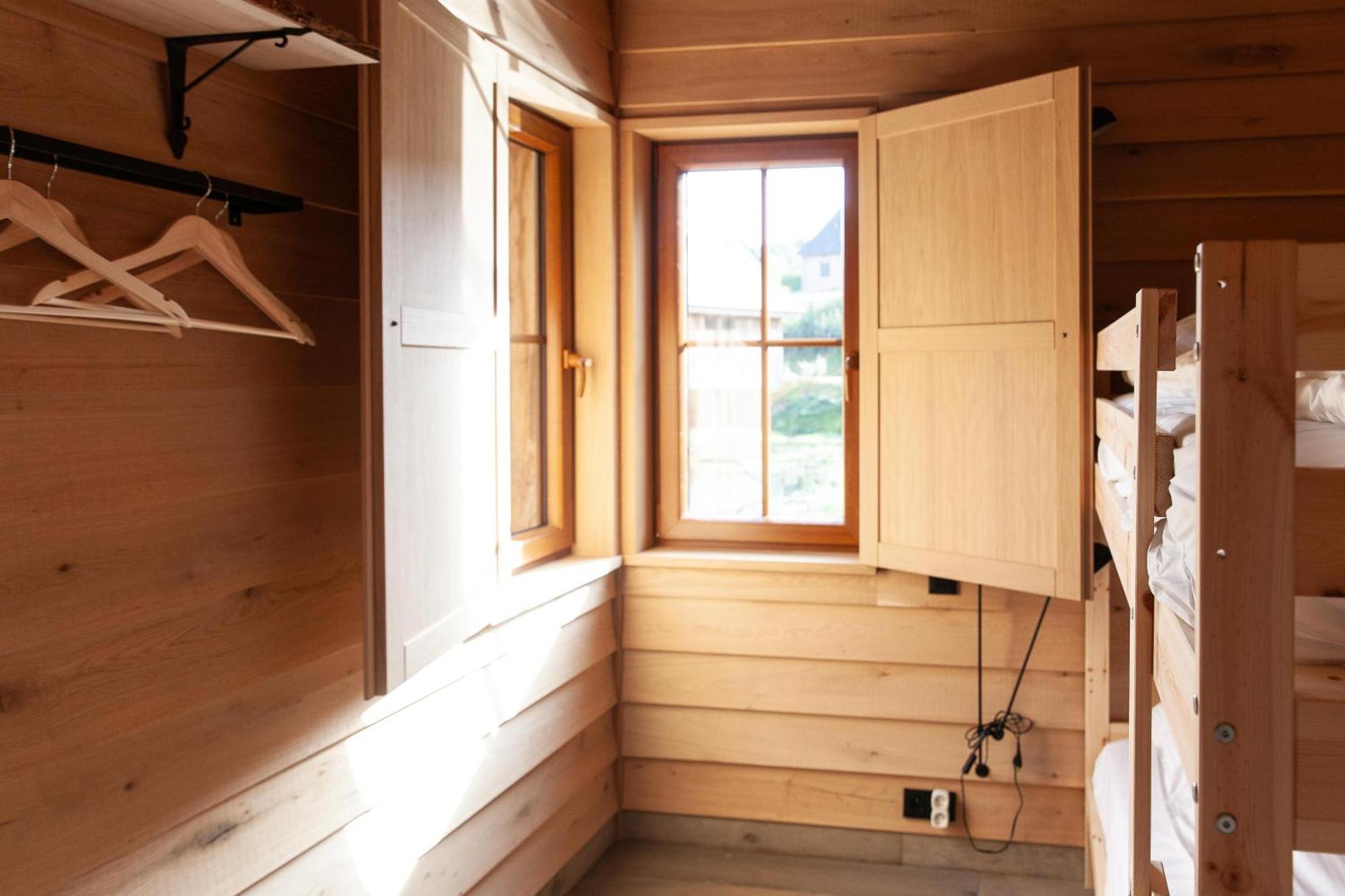 Cabane Happiness Gedinne Bagian luar foto