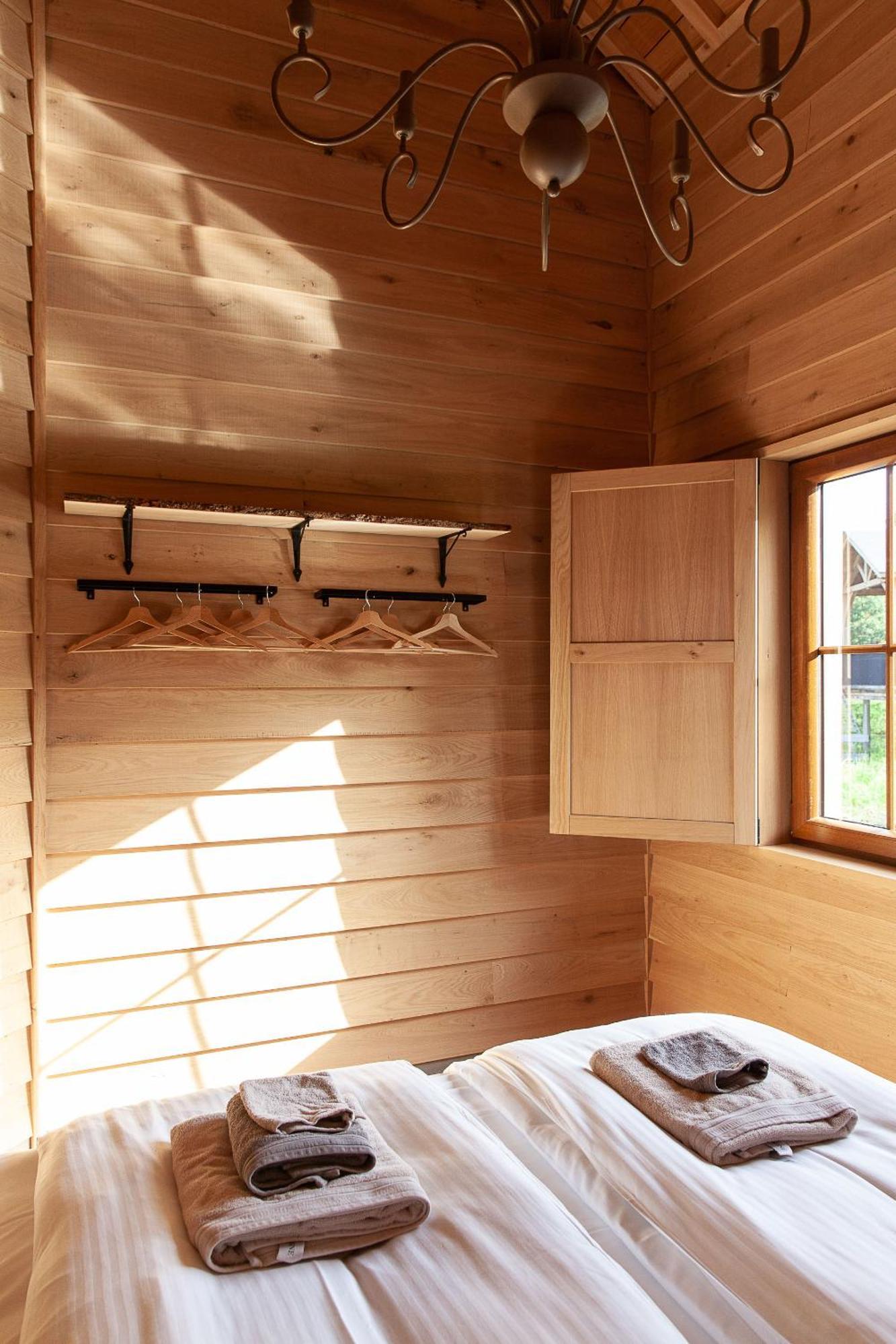 Cabane Happiness Gedinne Bagian luar foto